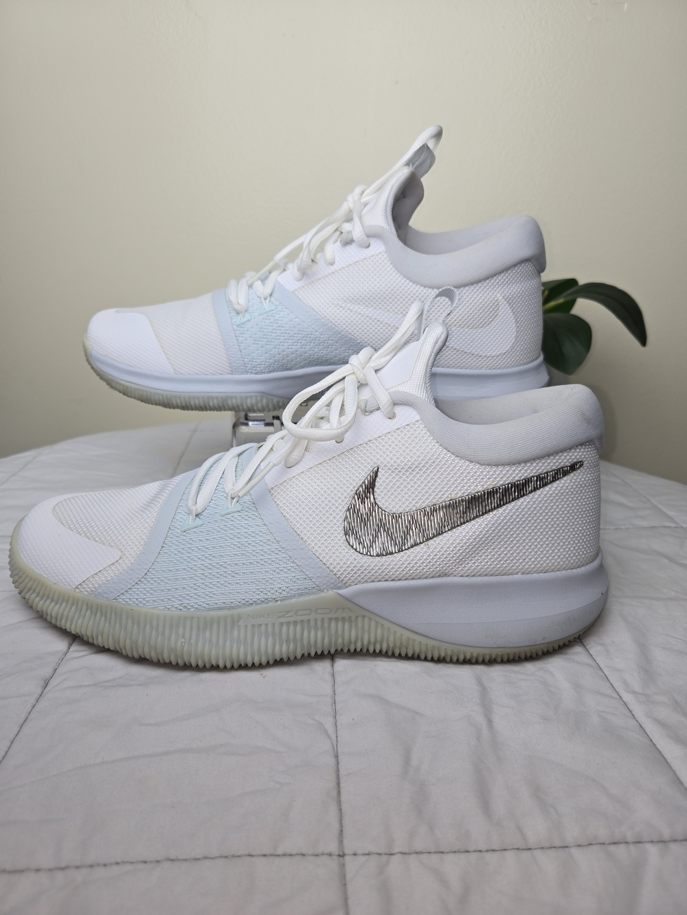 Nike Zoom Assersion Basketball Man Size 8.5 Woman 10 White/Gray/Baby Blue
